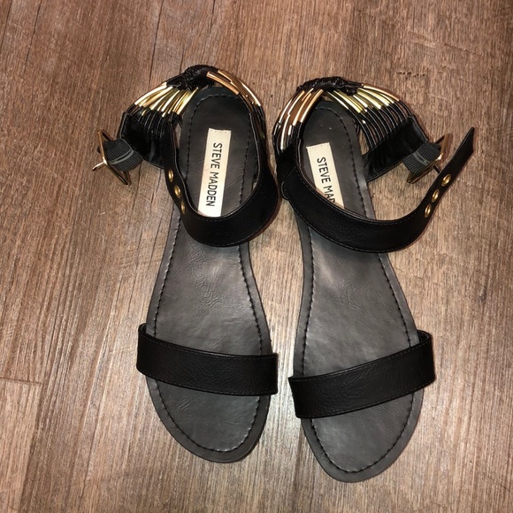 steve madden black and gold sandals